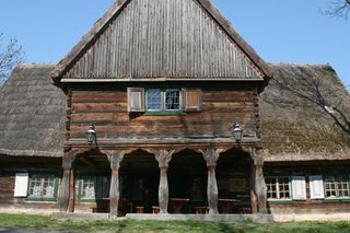 W Chrystkowie jest wyjątkowa chata mennonicka. Zbudowano w 1770 roku, to unikalny przykład architektury olęderskiej