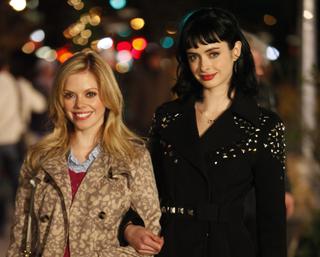 Nie zadzieraj z zołzą spod 23. Chloe (Krysten Ritter), June (Dreama Walker)