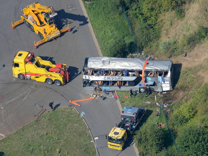 Wypadek polskiego autokaru w Niemczech obok Drezna. NIE ŻYJE 9 osób, około 40 rannych