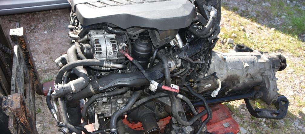 Tyle zostało z prestiżowych SUV-ów. BMW i Range Rover odnalazły się w częściach 