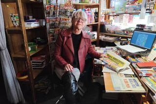 Prowadzi swój kiosk już 34 lata. Pani Grażyna to legenda Krakowa. Jej historia jest niezwykła! 