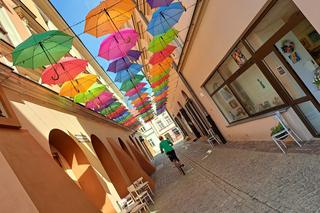 Tarnowskie Umbrella Sky na ul. Piekarskiej