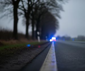 Radiowóz rozbity w Pęcicach. Dlaczego kierowca skody nadal jest wolny?