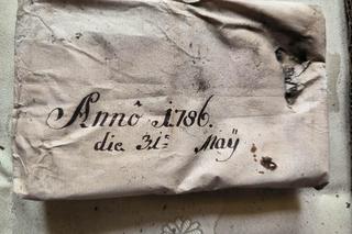 Zobacz co znaleziono w wieży kościoła pw. św. Stanisława Biskupa i Męczennika we Wschowie