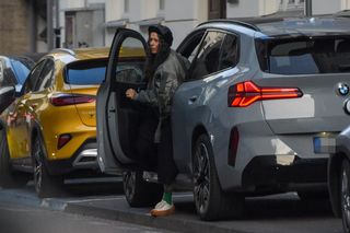 Monika Brodka winko papierosek i taksówka