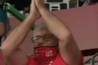 Ryszard Czarnecki przyłapany przez kamery! Tak bawił się w Tokio