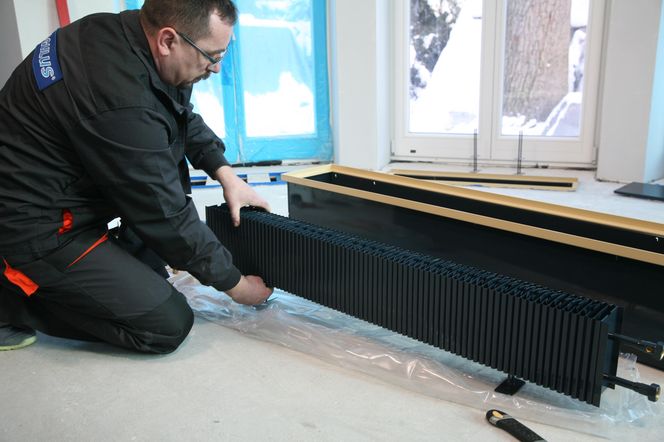 Grzejniki kanałowe - idealne rozwiązanie do jasnych przestronnych wnętrz z dużymi przeszkleniami