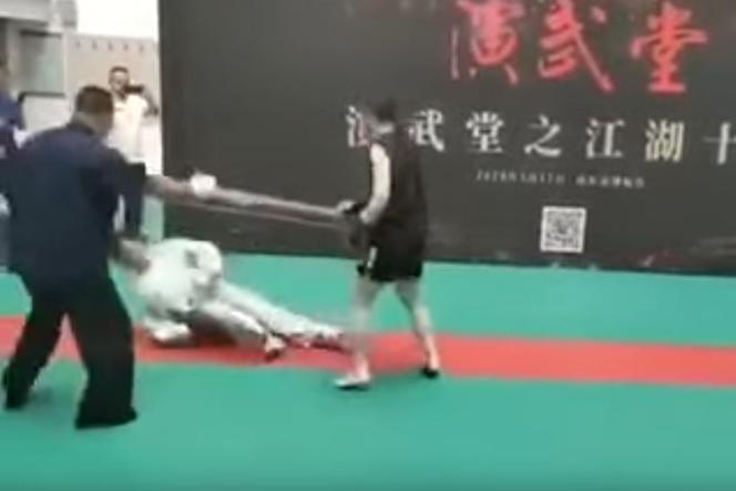 69-letni mistrz kung-fu brutalnie ZNOKAUTOWANY! Fani patrzyli na to z przerażeniem [WIDEO]