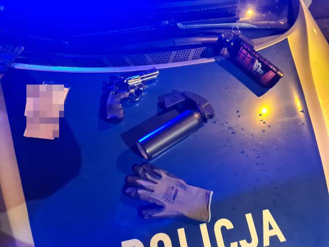 Niepołomice: grupa nastolatków ostrzelała dom. Wobec mieszkańców użyli też miotacza gazu łzawiącego