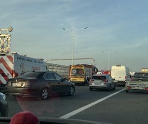 Karambol na Autostradowej Obwodnicy Wrocławia. Aż 3 wypadki, 15 uszkodzonych pojazdów oraz 3 osoby ranne