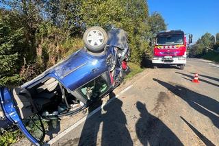 Szokujący wypadek w Małopolsce. Po dachowaniu kierowca uciekł. Miał 3,6 promila alkoholu w organizmie
