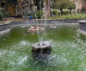 Lublin świętuje 65-lecie placu zabaw na LSM. Rakieta i gazik wciąż przyciągają dzieci
