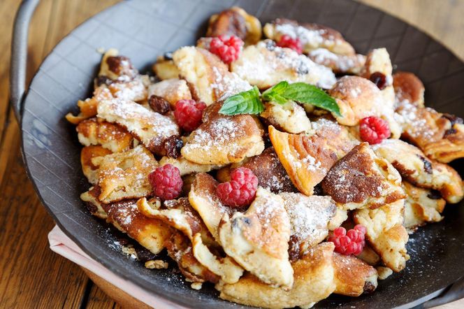 Niby deser, a jednak śniadanie. Cesarski omlet dosłownie rozpływa się w ustach