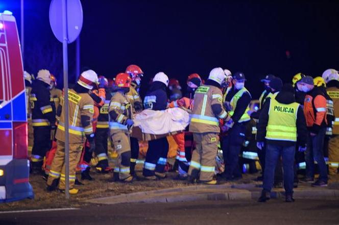   Tragiczny wypadek na A4. Autobus spadł z wiaduktu. Nie żyje 6 osób, 34 są ranne