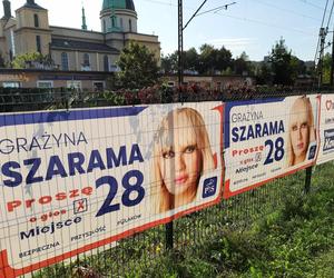 Rzeszowskie osiedla pozaklejane plakatami wyborczymi. Plakat na plakacie 