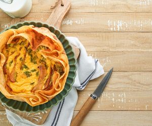 Quiche z tortilli to ekspresowy pomysł na śniadanie. Wystarczy kilka składników