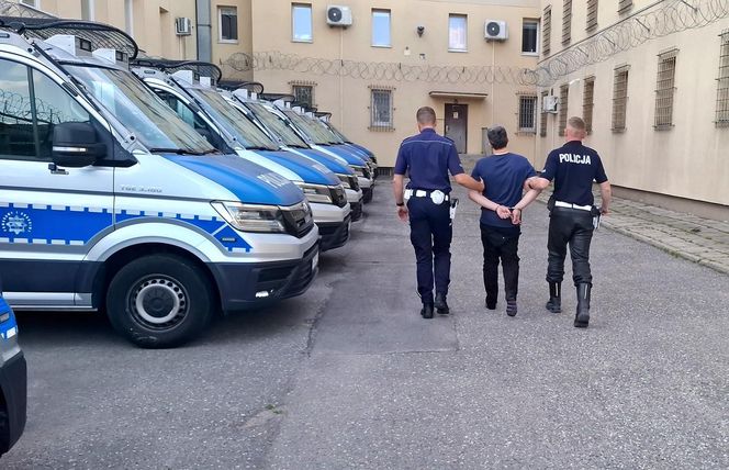 Wiceminister infrastruktury o szokującym zdarzeniu na A1 pod Piotrkowem Tryb. Kierowca BMW jechał pod prąd prosto na niego [ZDJĘCIA].