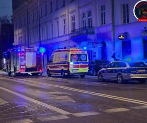  Warszawa: mężczyzna wszedł na billboard i groził że skoczy