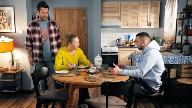 Barwy szczęścia odc. 3200. Mirek (Oliwier Kozłowski), Damian Wójcik (Michał Lesień), Beata (Anita Jancia)