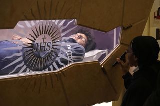 Historia nowego świętego szokuje. Cud możesz zobaczyć na własne oczy