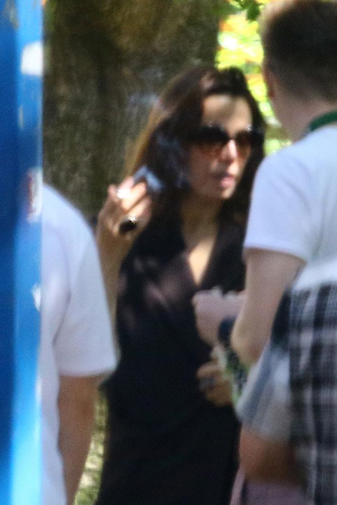 Renata Dancewicz kurzy na plaży