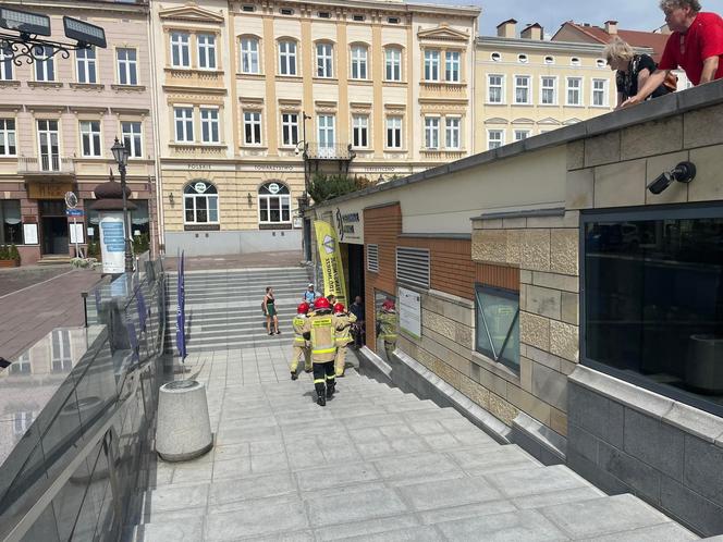 Pożar w Rzeszowskich Piwnicach? Trzy zastępy straży pożarnej przed instytucją 