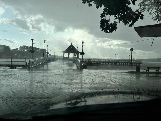 Deszczowe lato i drożyzna zniechęcają Polaków do wakacji. Turyści i przedsiębiorcy apelują o wsparcie