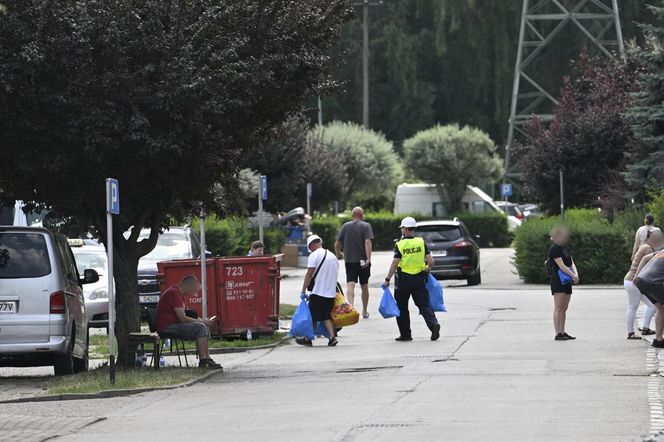 Mieszkańcy Ząbek wracają do swoich mieszkań po najpotrzebniejsze rzeczy