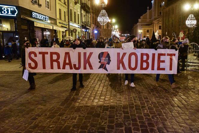Strajk kobiet w Toruniu - 27-28.01.2021 - zdjęcia z protestów