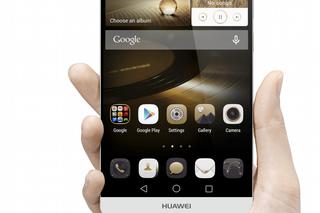 Huawei Ascend Mate7_Single_Gray Front Face Hand_Hi res