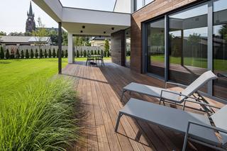 Trawy ozdobne na tarasie