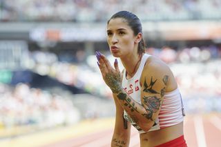 Ewa Swoboda pokazała się w samym staniku, a fani oszaleli. Zupełnie się nie krępowali! Ale komentarze