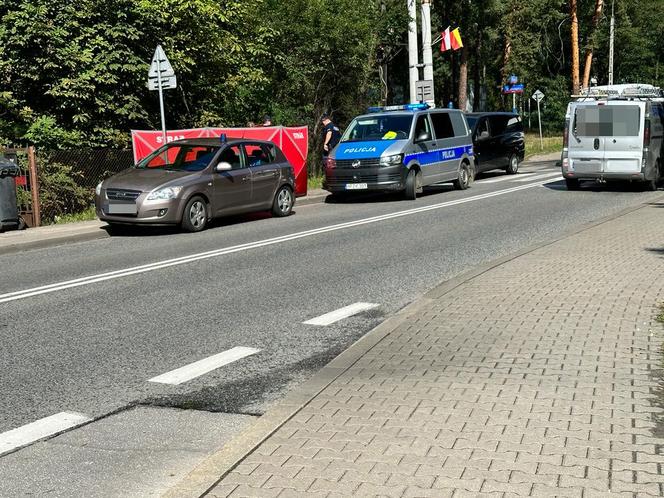Jechał rowerem, nagle upadł na chodnik. Jego życia nie udało się uratować