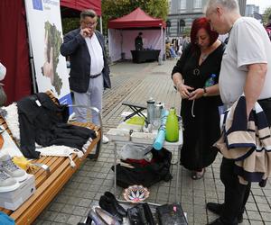 Garażówka w Katowicach jakiej nie było. Cudowne przedmioty wystawione za bezcen