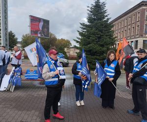 Hutnicy i koksownicy wyszli na ulice w Dąbrowie Górniczej. Apel do rządu o ratunek dla branży i tysięcy miejsc pracy