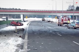 Koszmarny wypadek na A1. Poszkodowani zakleszczeni we wraku. Jeden z nich jest w ciężkim stanie