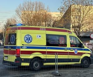 Koszmarny wypadek w Warszawie. Autobus miejski potrącił 12-latkę. Dziewczynka trafiła do szpitala