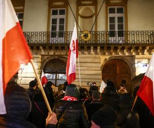 Pod Wawelem demonstracja w obronie Kamińskiego i  Wąsika