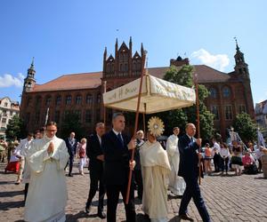 Boże Ciało 2024 w Toruniu: Procesja w centrum miasta