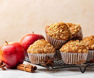 Szarlotkowe muffinki przeniosą was w czas dzieciństwa. Zostaną po nich tylko papiloty