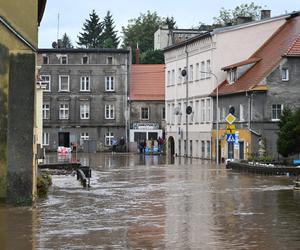 Powódź w Polsce. Miasta walczą ze skutkami powodzi. Dramatyczny widok