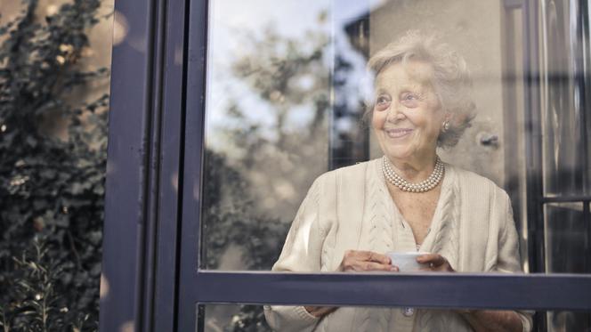 Godziny dla seniorów w sklepach po 4 maja. Kiedy osoby po 65. roku życia mogą robić zakupy? 