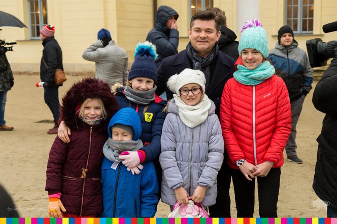 Białystok. Zenek Martyniuk rozdawał dzieciom prezenty