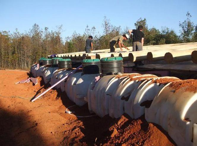 "Living machine" - Earthship samowystarczalny dom ekologiczny z odpadów 