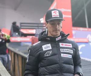 Thomas Thurnbichler wymownie po pytaniu o Dawida Kubackiego. Trener polskich skoczków miał do powiedzenia tylko jedno