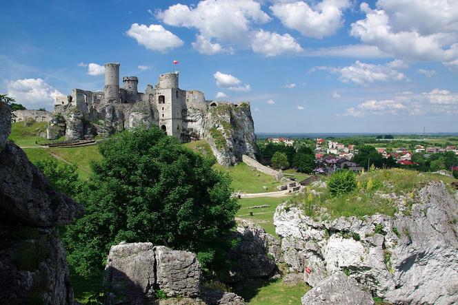 Zamek Ogrodzieniec. Tajemnicza warownia na mapie Polski