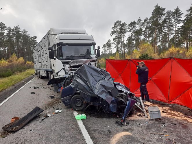 Tragiczny wypadek na Kaszubach. Nie żyją trzy osoby 