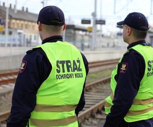 Nastolatkowie zatrzymani na torach. Szybka interwencja Straży Ochrony Kolei 