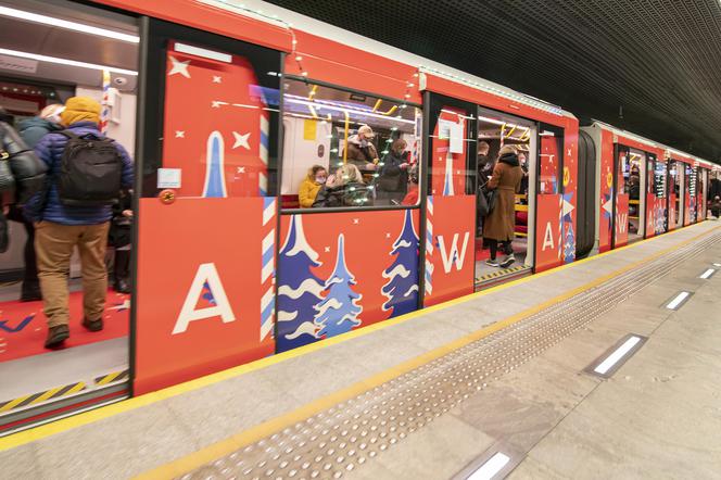 Świąteczny pociąg metra w Warszawie