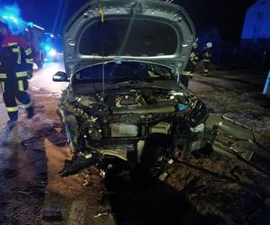 Wypadek w Parszowie. Kierowca rozbił auto i uciekł